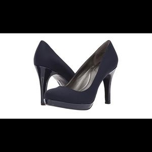 Bandolino Navy Pump